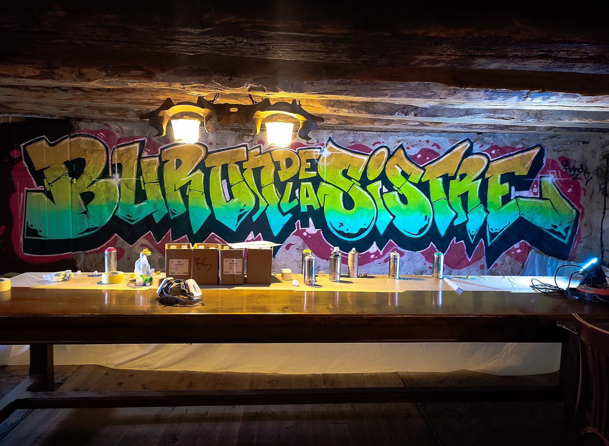Graffiti mural coloré Buron de la Sistre