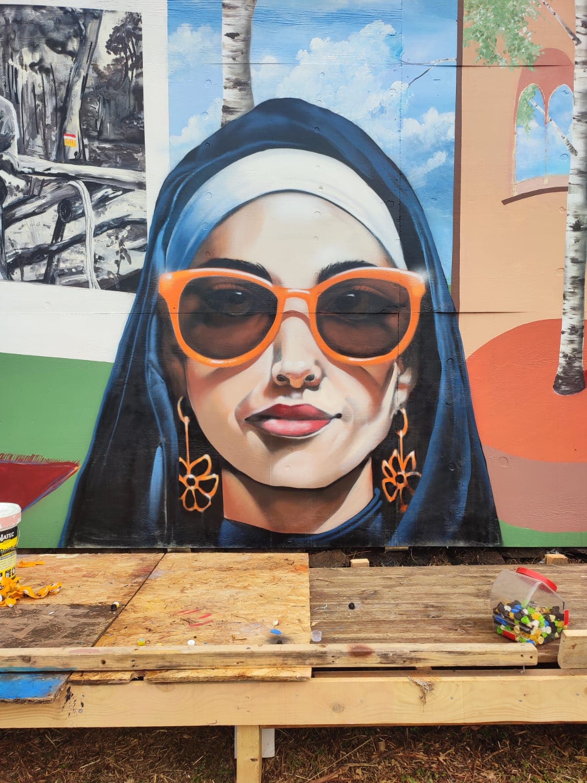 Exposition artiste muraliste — vue d'ensemble